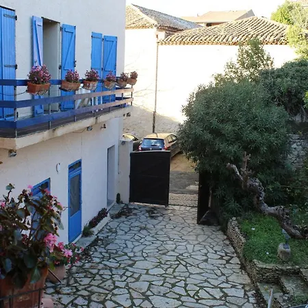 D'hotes Les Arbousiers Bed & Breakfast *