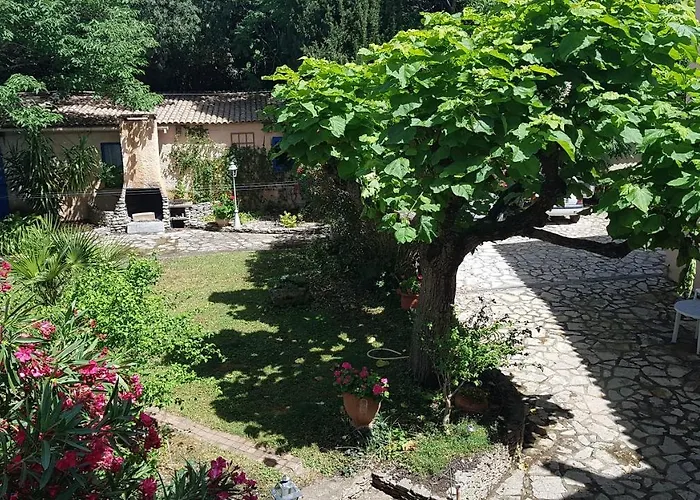 D'hôtes Les Arbousiers Hébergement de vacances *